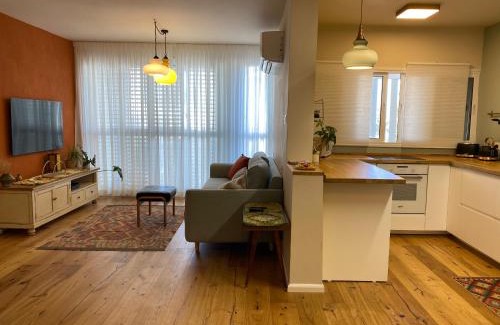 Haifa Apartment | Escape to נופש ליד הים בת גלים - 4-Star Family Retreat