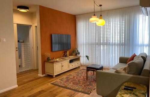 Haifa Apartment | Escape to נופש ליד הים בת גלים - 4-Star Family Retreat