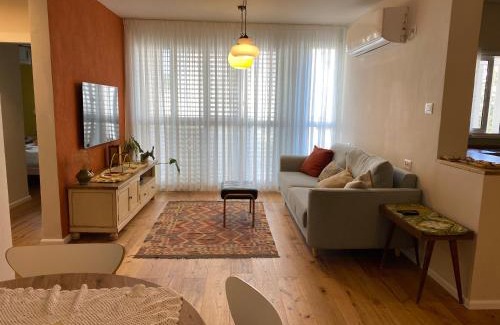 Haifa Apartment | Escape to נופש ליד הים בת גלים - 4-Star Family Retreat