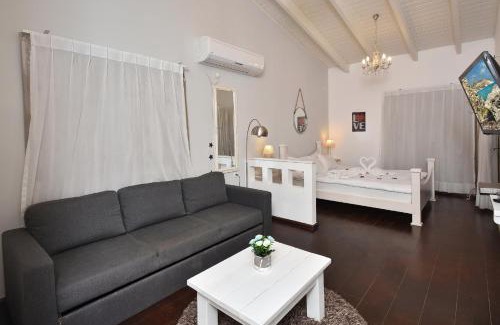 Had Nes House | Inviting Niflaot Hagolan: Pet-Friendly Haven with Pools