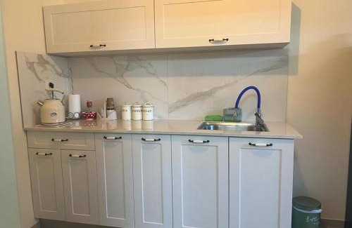Tirat HaCarmel House | Exceptional Healing Retreat for Family Getaways