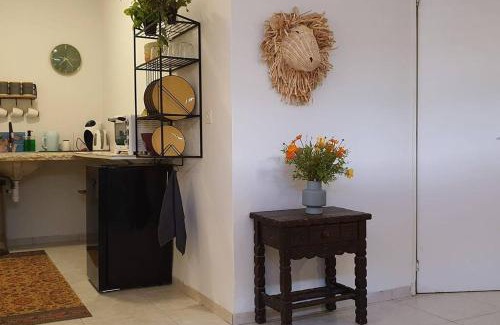 Shadmot Dvora Apartment | Charming נקודת חן: Child-Friendly and Guest Rated 9/10