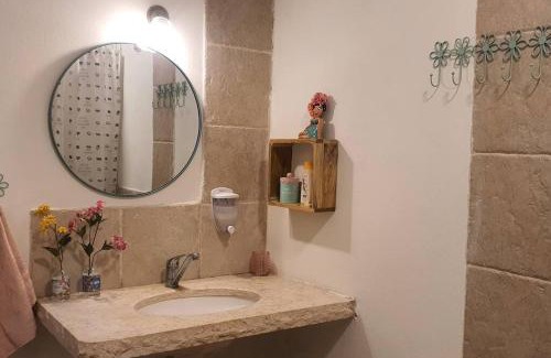 Shadmot Dvora Apartment | Charming נקודת חן: Child-Friendly and Guest Rated 9/10