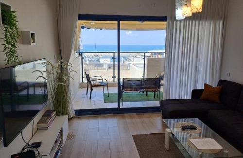 Ashkelon Apartment | Oceanfront Suite with Spa & Pet-Friendly Amenities