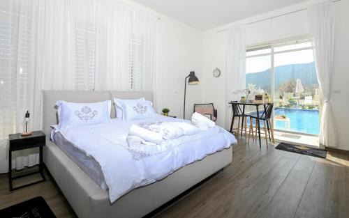 Safsufa Apartment | Peak Suites: Unforgettable Stays with Pool & Ocean Views