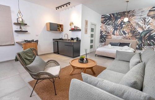 Gornot HaGalil Bed & Breakfast | Discover Sol Suites: Poolside Getaway in the Galilee