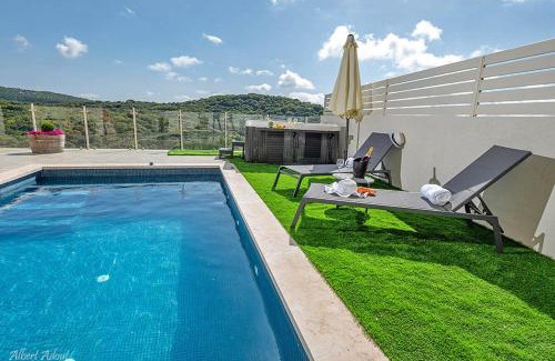 Gornot HaGalil Bed & Breakfast | Discover Sol Suites: Poolside Getaway in the Galilee