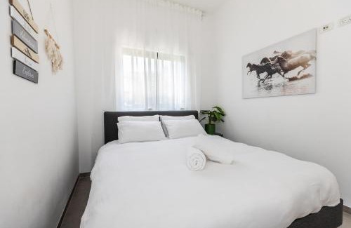 Snir Apartment | Oceanview Suite at the Banias: Guest Rated 9.6/10
