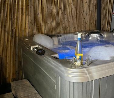 Netanya Apartment | Discover סוויטת קריית צאנז: Family & Pet Friendly Retreat