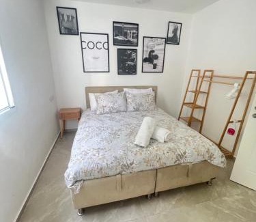 Netanya Apartment | Discover סוויטת קריית צאנז: Family & Pet Friendly Retreat