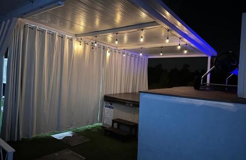 Sde Eliezer Apartment | Guest Rated 10/10: Regaim Boutique Cabin with Pool & Hot Tub