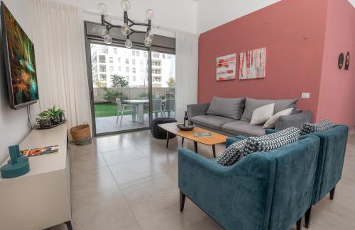 Nahariya Apartment | Beachfront Sol Achziv: Guest Rated 9.7 with Pool & Views