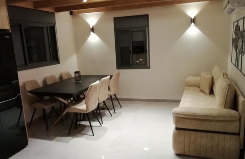 Safed Old City Apartment | Experience Eden: Premium Getaway with Spa in the Old City