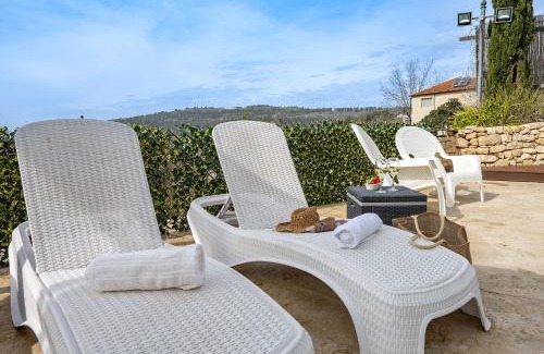 Even Sapir Apartment | Discover Einot Sapir: Poolside Retreat with Ocean Views