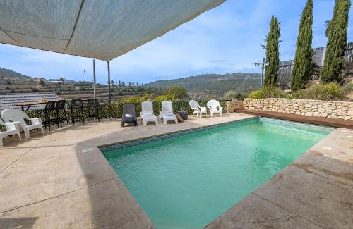 Even Sapir Apartment | Discover Einot Sapir: Poolside Retreat with Ocean Views