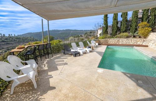 Even Sapir Apartment | Discover Einot Sapir: Poolside Retreat with Ocean Views