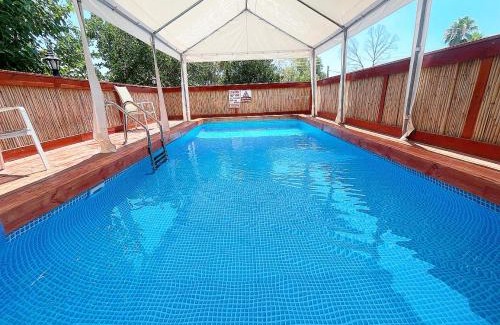 Mishmar HaYarden Cabin | Escape to פינה במעיין: Oceanfront Haven with Pool