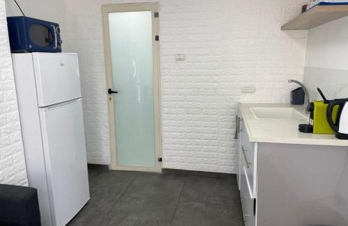 Beit She'an Apartment | Pet-Friendly Retreat with High Guest Ratings of 9/10