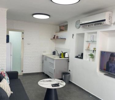 Beit She'an Apartment | Pet-Friendly Retreat with High Guest Ratings of 9/10