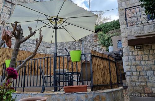 Ein Karem Cabin | Discover "פנינת עין כרם" - Oceanfront Family Retreat