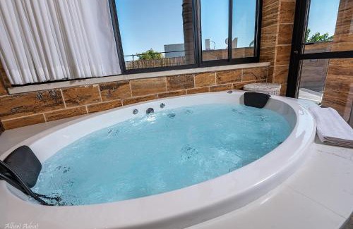 Had Nes House | Discover פסגת חד נס - Oceanfront Suites with Hot Tub