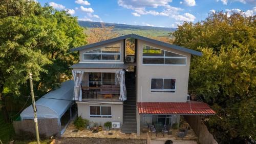 She'ar Yashuv Apartment | Discover Family-Friendly Retreats at עץ נוי in the North