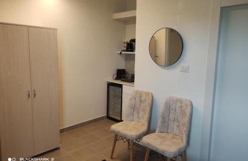 Ein Qiniyye Apartment | Discover צימרים סוף העולם 3: Oceanfront Bliss Awaits