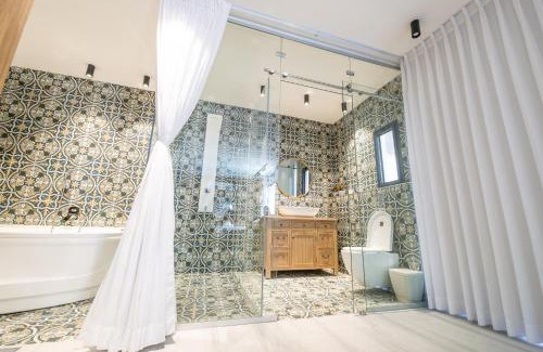 Arad Cabin | Experience Oceanfront Bliss at Zimmer Boutique Adela
