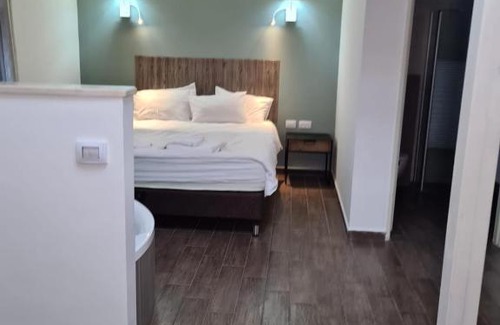 Metula House | Relaxing Retreat at צימר בקצה המושבה with Private Pool