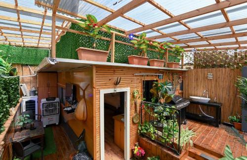 Tiberias Bed & Breakfast | Cozy צימר הבקתה: Pet-Friendly with Hot Tub & Great Reviews