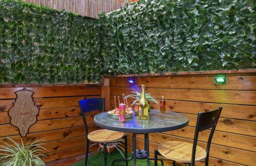 Tiberias Bed & Breakfast | Cozy צימר הבקתה: Pet-Friendly with Hot Tub & Great Reviews