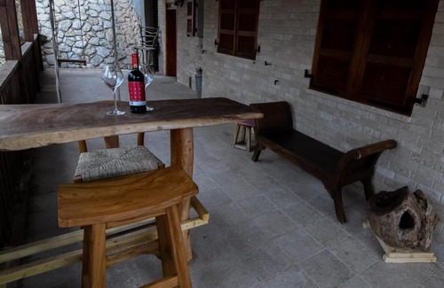 Majdal al-Shams Cabin | Relax at צימר מגע היהלום with Hot Tub & Breakfast