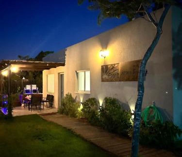 Ramat Negev Apartment | Scenic Retreat "צימר מול השקיעה" with Pool & Breakfast