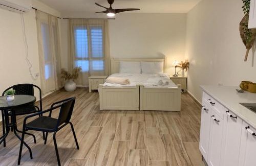 Sdot Negev Apartment | Family-Friendly Retreat at צימר מול פרדס - Rated 8.8/10