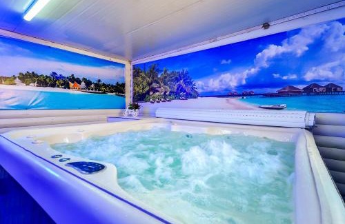 Shlomi Cabin | Scenic Nof Lahar: Oceanfront Retreat with Hot Tub