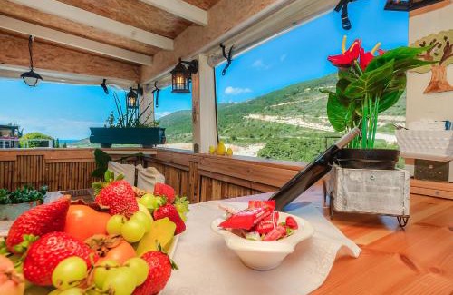 Shlomi Cabin | Scenic Nof Lahar: Oceanfront Retreat with Hot Tub