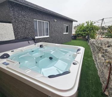 Kfar Kama Cabin | Charming Stay at צימר נסה with Hot Tub & Family Amenities