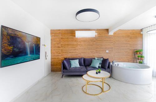 Haifa Apartment | Oceanfront Beach House with Hot Tub & Guest Rating of 9.2