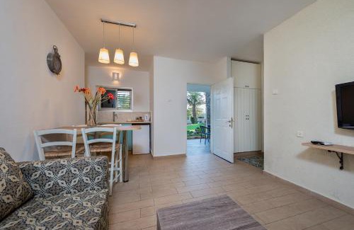 Hevel Eilot Hotel | Cozy Eilot Kibbutz Country Lodging with Ocean Views