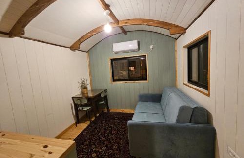 Qatsrin Cabin | Welcoming קרון רועים: Family & Pet Friendly Retreat