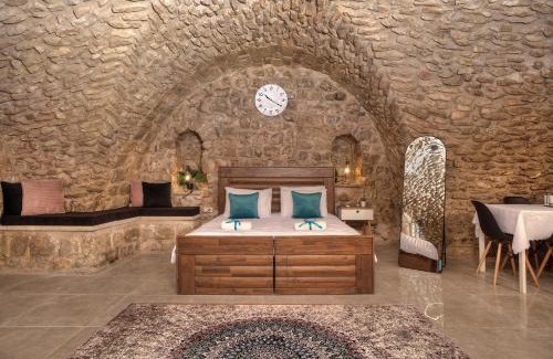 Artists Colony Hotel | Pet-Friendly Kshatot: Stone Complex in Historic Tzfat