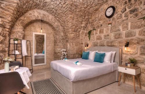 Artists Colony Hotel | Pet-Friendly Kshatot: Stone Complex in Historic Tzfat