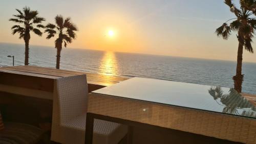 Netanya Apartment | Seaside Serenity with Private Hot Tub and Ocean Views
