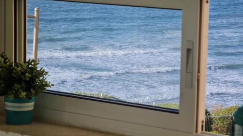 Netanya Apartment | Seaside Serenity with Private Hot Tub and Ocean Views