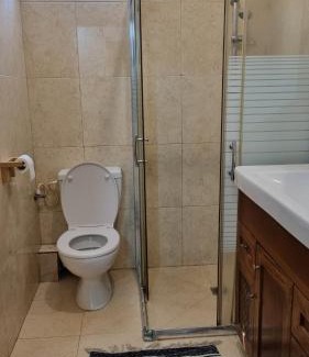Rehovot Apartment | Quiet Luxury: 2-Bedroom Suite with Free Parking & Breakfast