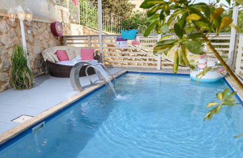 Metula Villa | Relax at שקד באופק: Villa with Pools and Hot Tub
