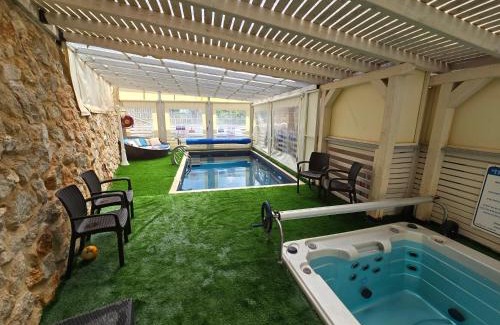 Metula Villa | Relax at שקד באופק: Villa with Pools and Hot Tub