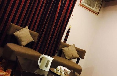 Khamis Mushait Hotel | Discover Meila Suites: Family-Friendly Stays with Hot Tub