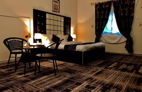 Khamis Mushait Hotel | Discover Meila Suites: Family-Friendly Stays with Hot Tub