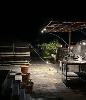 Al Kamil Wal Wafi Villa | Discover أستراحة أريـــان: Pet-Friendly with Pool & Hot Tub